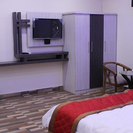 Nepalgunj Kitchen Hut Hotel מראה חיצוני תמונה
