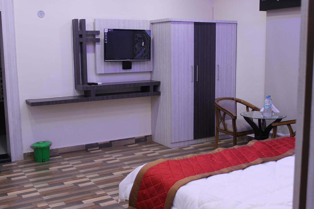 Nepalgunj Kitchen Hut Hotel מראה חיצוני תמונה