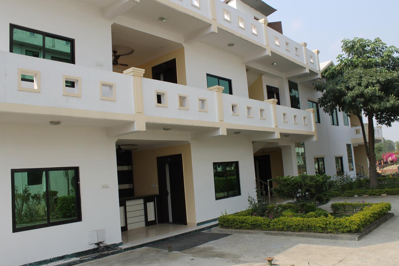 Nepalgunj Kitchen Hut Hotel מראה חיצוני תמונה